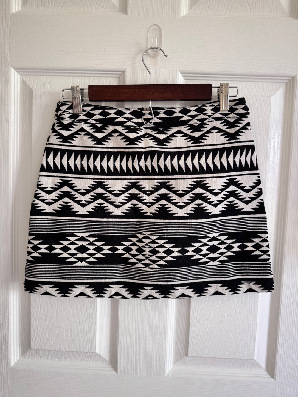 Topshop Black & White Aztec Geometric Knit Mini Skirt Sz 4